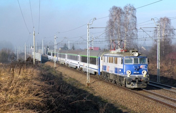 Pasażerowie i budżet zrzucą się na drogą energię do pociągów [ANALIZA]