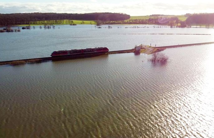 Hesja. Autostrada pod wodą, pociągi jeżdżą dalej