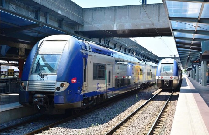 Francja z krajowym biletem na transport publiczny do 2025 roku