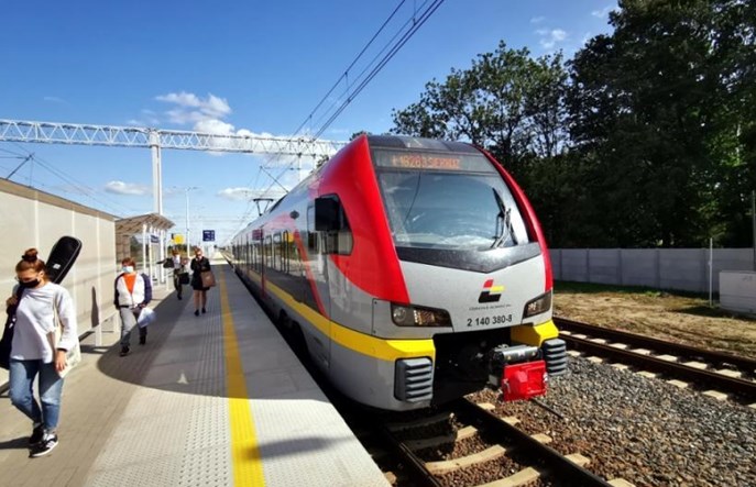 Poznań – Łódź: Dwa pociągi samorządowe w odstępie... ośmiu minut