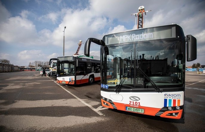 Dwie linie autobusowe połączą dworzec kolejowy z lotniskiem w Radomiu