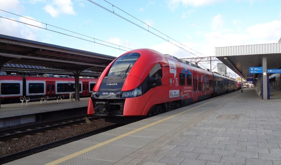 Mniej podróżnych w pociągu KW do Łodzi. Będą zmiany w ofercie 