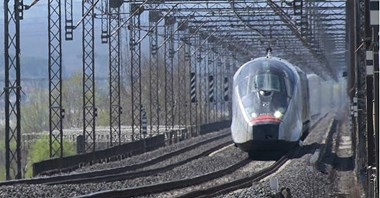 Pociągiem Łódź - Wrocław w godzinę. CPK podpisuje duże umowy projektowe na Ygreka