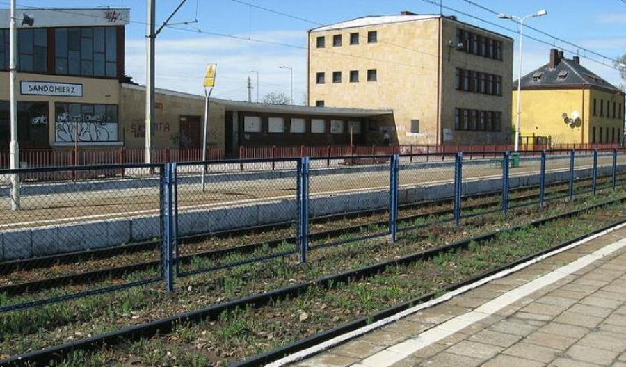 Linia 25: Tor wyremontowany, ale pociągi jadą... 50 km/h Linia 25: Tor wyremontowany, ale pociągi jadą... 50 km/h