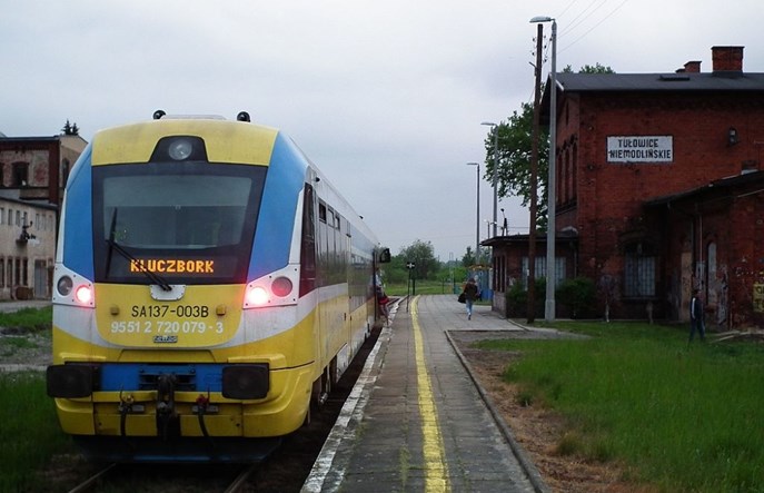Nysa – Opole: PLK założyły 13-minutowy postój, ale pociąg blokowałby przejazd