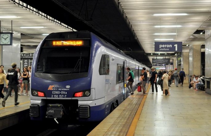 Wyniki za luty: Kolej pasażerska zyskuje, towarowa - traci