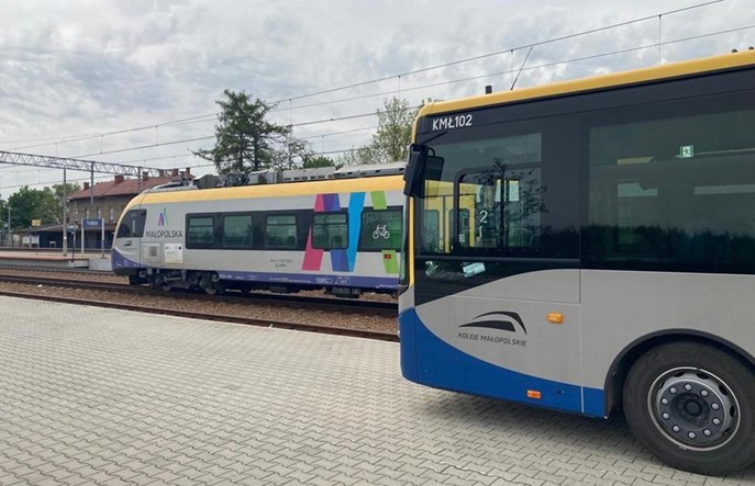 Koleje Małopolskie z umową na kolejne… autobusy
