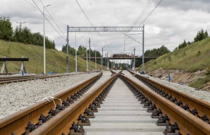 Robotnicy przed czołem pociągu IC Silesia na CMK [zdjęcia]