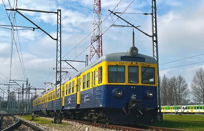 Najstarszy EN57 Kolei Mazowieckich kończy 60 lat