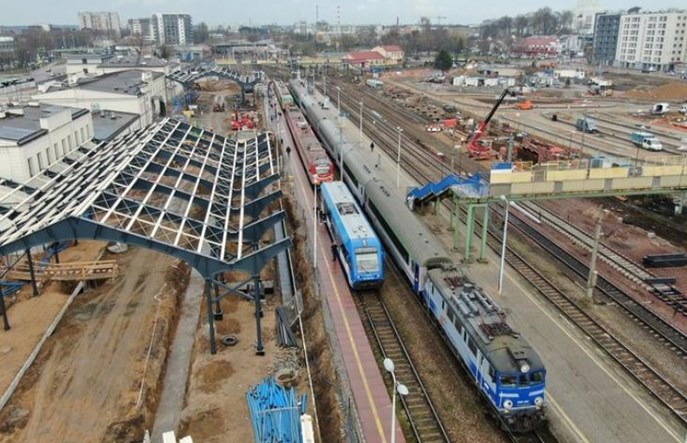 Koniec prac na stacji Łapy i Białystok dopiero w 2024 roku. Co z unijnymi pieniędzmi?