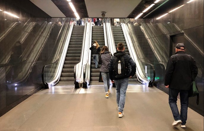 Łącznik na Świętokrzyskiej. Szefowie Metra i ZTM-u zachęcają do chodzenia antresolą