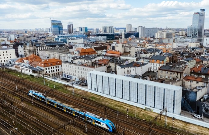 Koleje Śląskie chwalą się rosnącą punktualnością przewozów