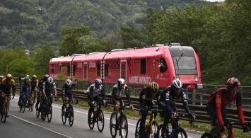 Pociąg Pesy promował słynny wyścig kolarski we Włoszech
