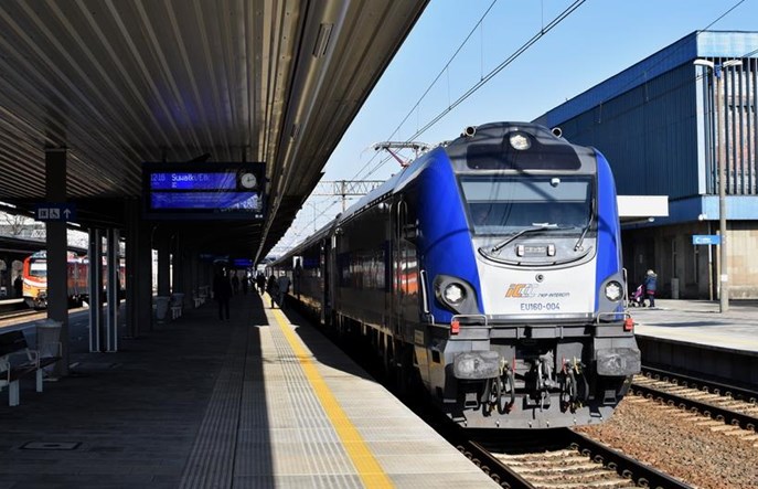 Pociągi Warszawa – Poznań od czerwca jednak nie przyspieszą