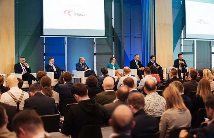 Bezpieczeństwo w transporcie: zagrożeni pasażerowie, prowadzący i piesi 