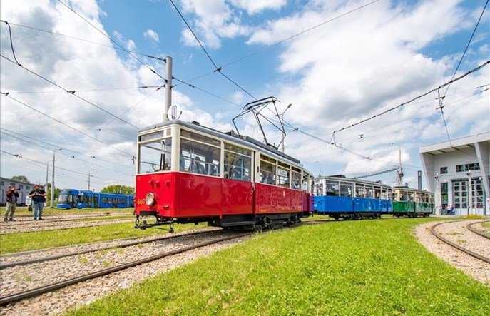 Trójkolorowy skład "eNek" na krakowskiej linii muzealnej