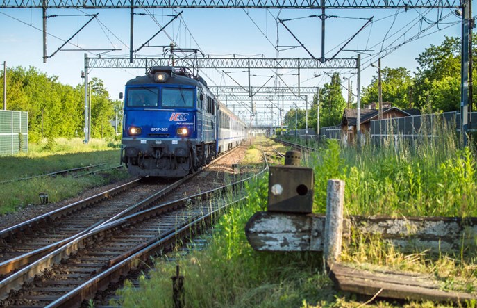 Świetne wyniki kolei pasażerskiej, coraz gorsze towarowej