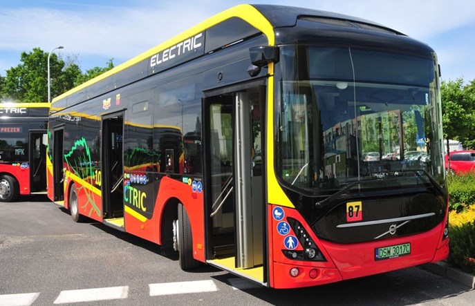 Świdnica blisko czwartego elektrycznego przegubowca