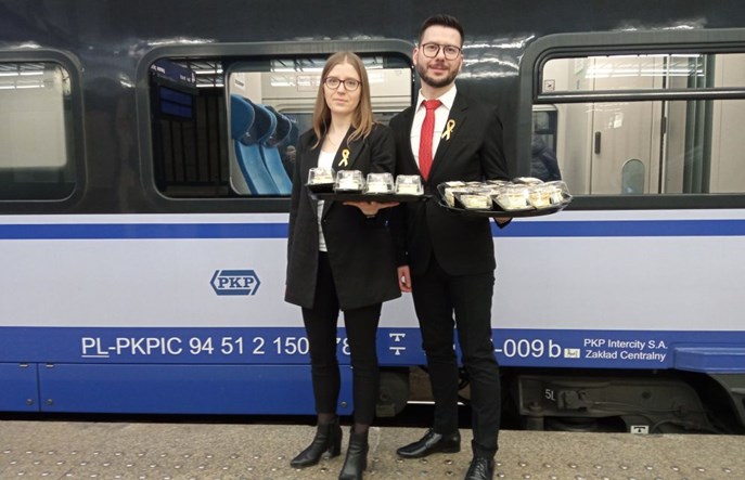 Ile kosztowały kremówki w Pendolino? "Ministerstwo nie sprawuje nadzoru"