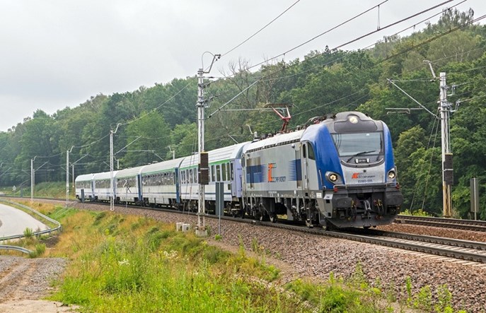 Jest zmiana rozkładu, jest kolejne skierowanie pociągu na niewłaściwy tor w Warszawie