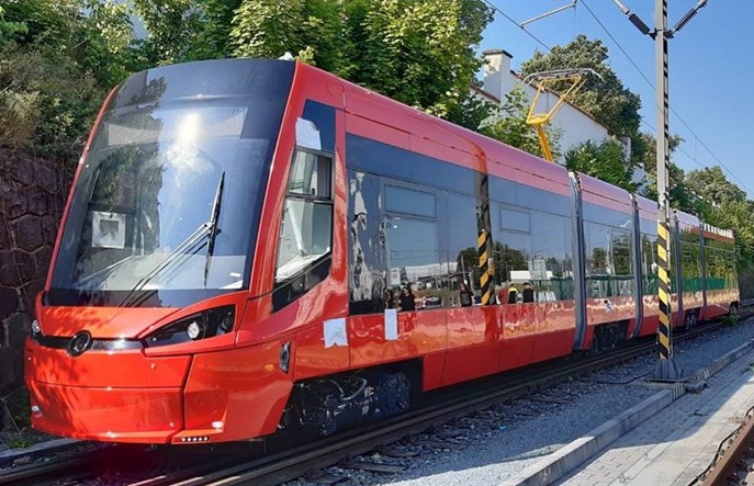Pierwszy nowy tramwaj dla Bratysławy zjechał z linii produkcyjnej