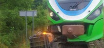 Podkarpackie: Zderzenie pociągu z samojezdnią kosiarką