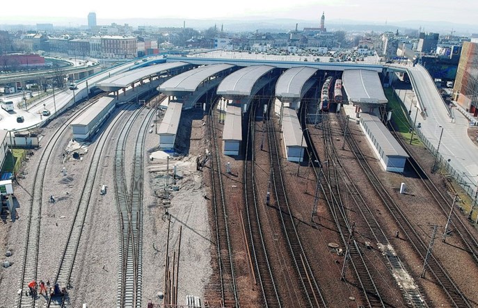 Trudny dzień na stacji Kraków Główny. Opóźnienia i chaos informacyjny