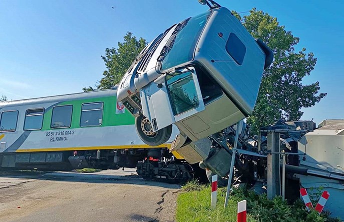 Poważny wypadek pociągu Kolei Mazowieckich w Dalanówku [aktualizacja]