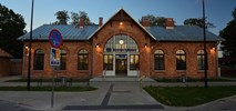 Zabytkowy dworzec w Sochaczewie znów służy podróżnym po remoncie [zdjęcia]