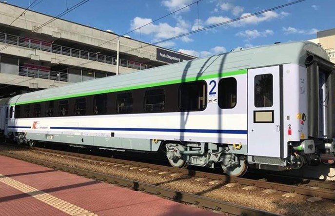 Sto zmodernizowanych wagonów przedziałowych 174A z FPS w PKP Intercity