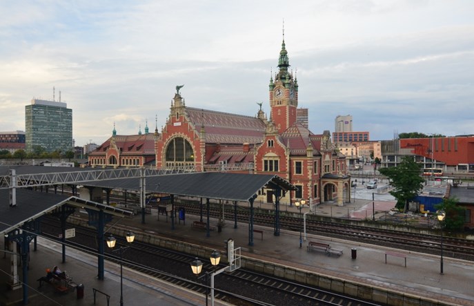 Merchel: Cała infrastruktura kolejowa powinna być w PKP PLK