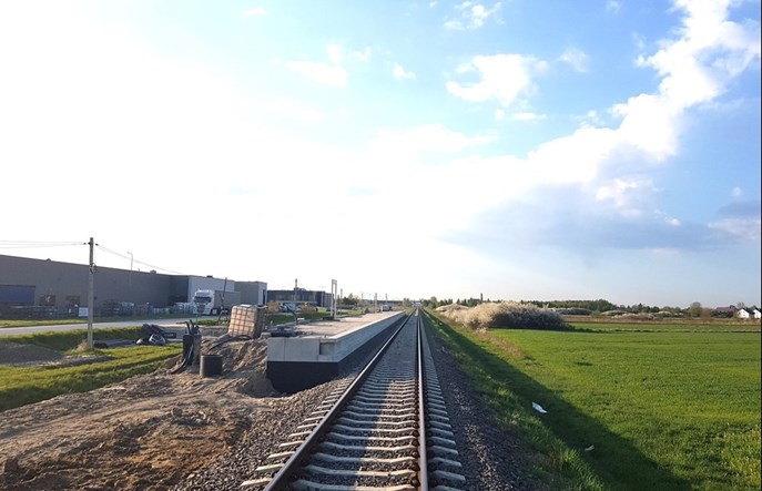 Podkarpackie: Nowe przystanki kolejowe w Mielcu i Chorzelowie niemal gotowe