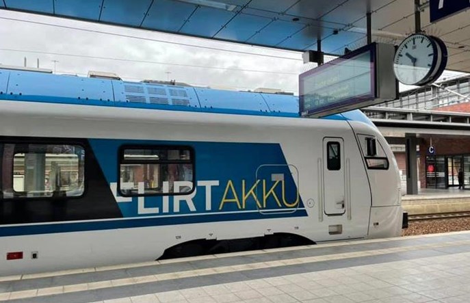 Problem w Kolejach Mazowieckich. Stadler, Škoda i Pesa nie dostarczą pociągów bateryjnych