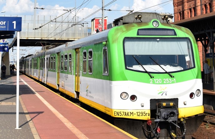 Koleje Mazowieckie: PLK skierowała nasz pociąg na tor bez sieci trakcyjnej