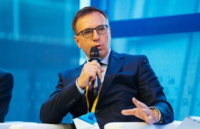 Wac: Lepiej mieć własną kadrę i maszyny