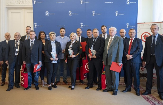 Warszawa: Pracownicy komunikacji miejskiej nagrodzeni za bohaterskie postawy