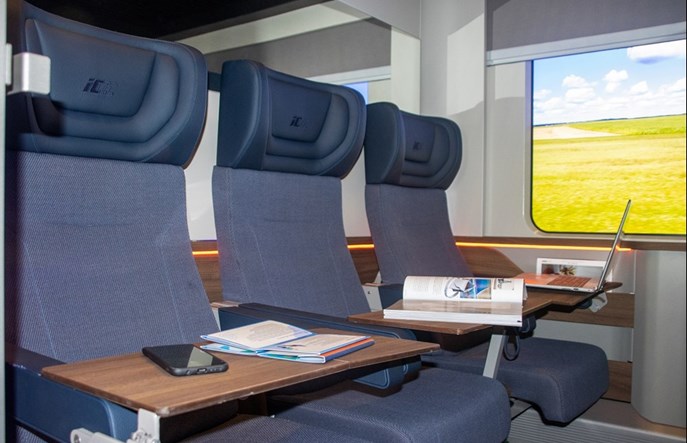 Makieta przedziału PKP Intercity w nowym designie na Stadionie Narodowym