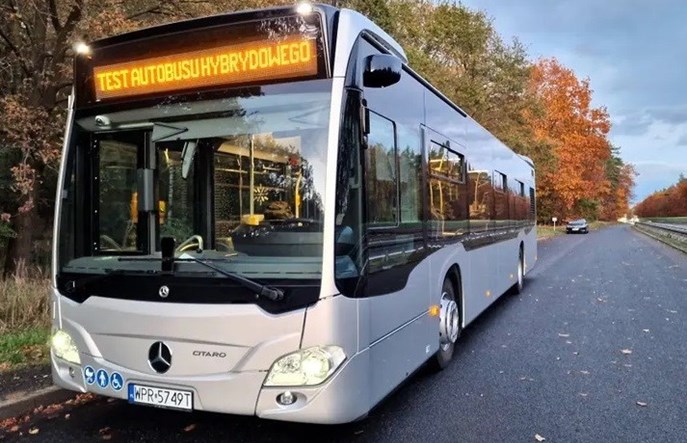 Wrocław testuje autobus hybrydowy na trasie podmiejskiej