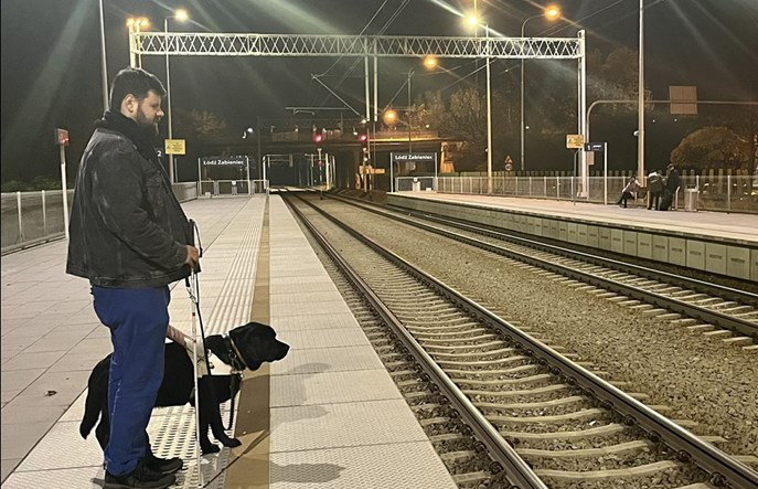 O psie, z którym jeżdżę koleją. Pies przewodnik w pociągu  
