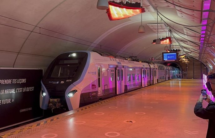 Alstom: Częściowo piętrowe EZT wożą już pasażerów pod Paryżem