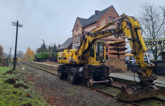 Powrót pociągów do Powodowa się oddala