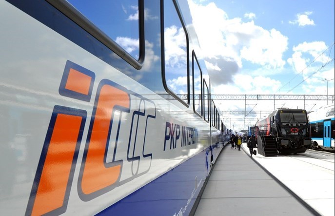 Andrzej Adamczyk zatwierdził dodatkowe pieniądze dla PKP Intercity
