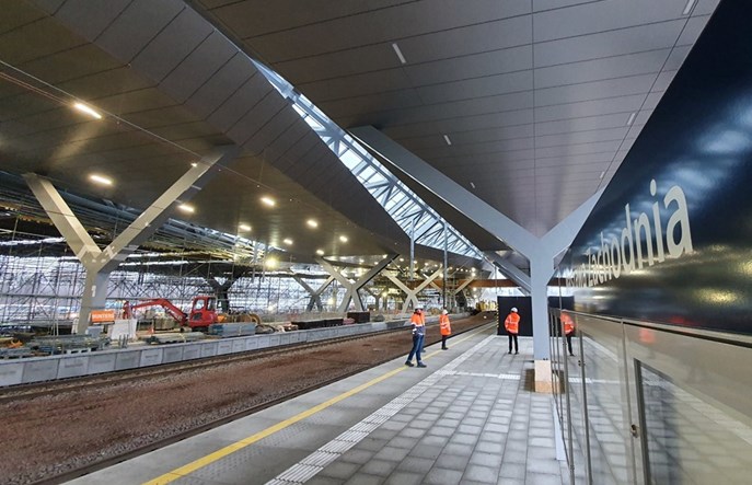 Finanse na kolei: Nierówne traktowanie, problemy z waloryzacją i drogie ubezpieczenia 