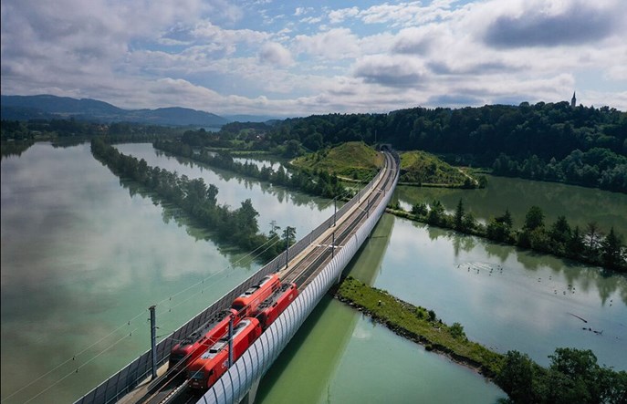 Austria: Kolejowa „inwestycja stulecia” gotowa w połowie