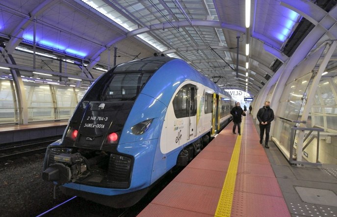 W końcu przyzwoite potoki podróżnych na linii Bytom - Gliwice 