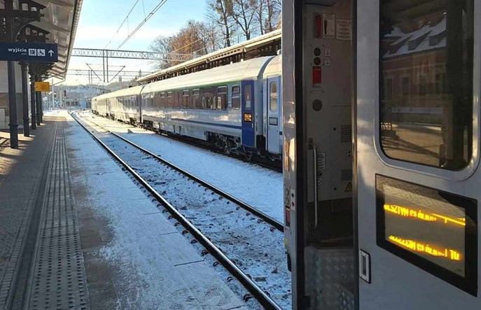 Zima na kolei. Spore utrudnienia w ruchu pociągów w południowej Polsce