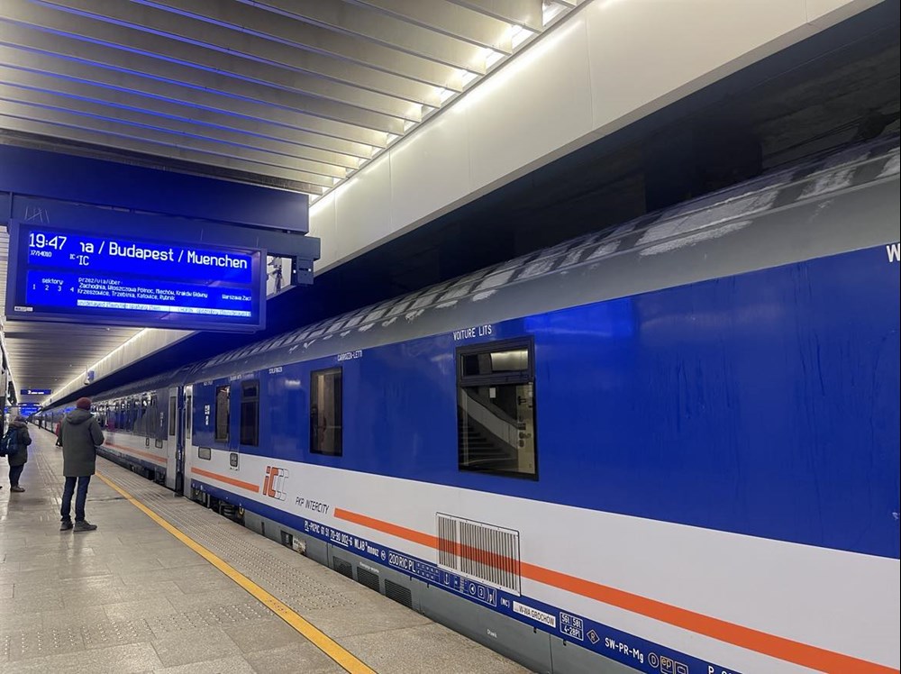 EN Chopin z wagonami do Monachium na stacji Warszawa Centralna