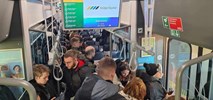 Pasażerowie ledwo mieszczą się w pociągach Kolei Śląskich do Bohumina