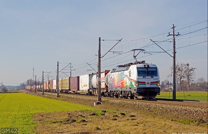 Kolejowy intermodal leci na łeb na szyję