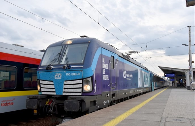 Wagonowe składy z lokomotywami Vectron wciąż nie jeżdżą w Polsce 200 km/h